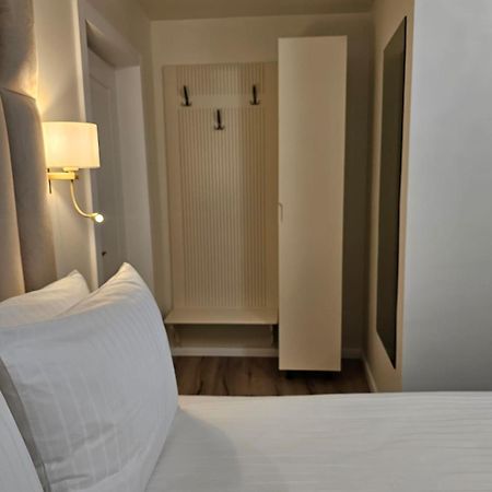 Hotel Queen Râmnicu Vâlcea Exteriér fotografie