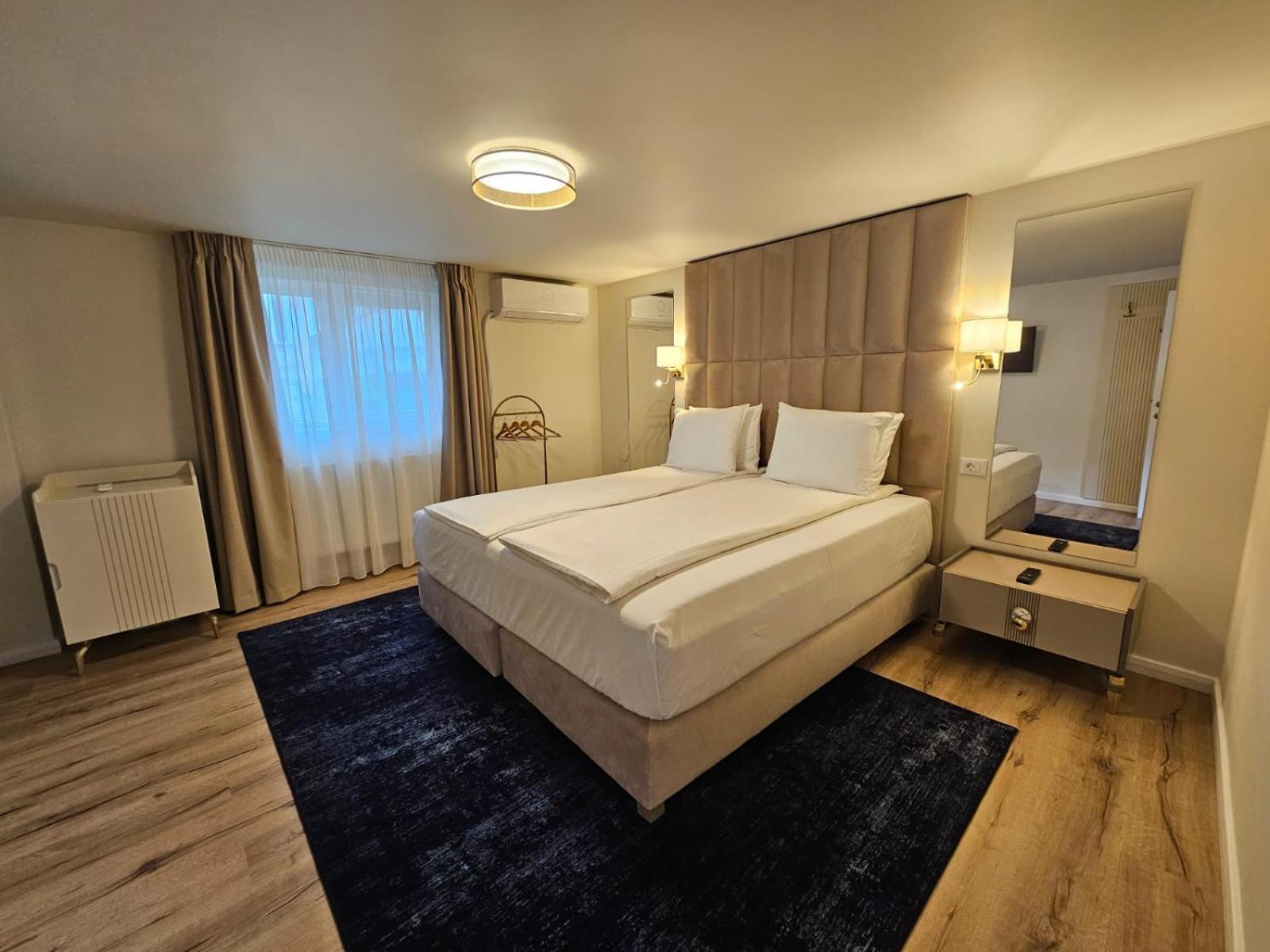 Hotel Queen Râmnicu Vâlcea Exteriér fotografie