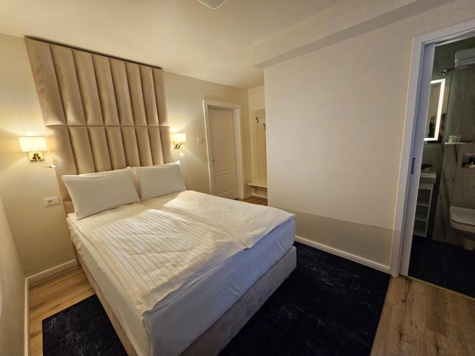 Hotel Queen Râmnicu Vâlcea Exteriér fotografie
